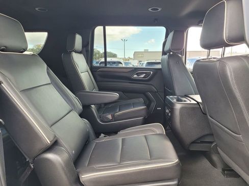 Used 2023 Chevrolet Suburban Premier image 30