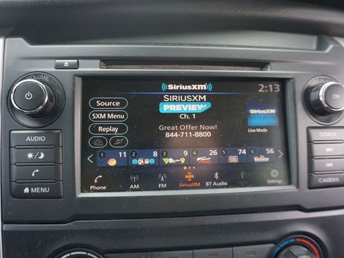 Used 2019 Nissan Titan SV image 10