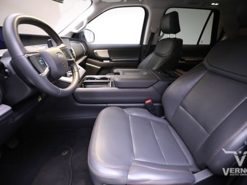 Used 2025 Ford Expedition Active image 10