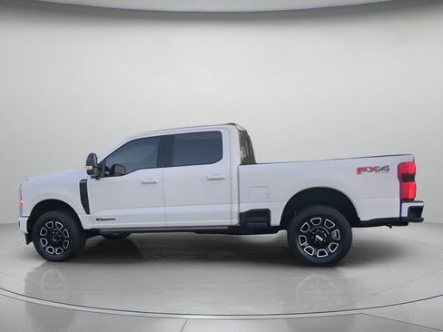Certified 2025 Ford F250 Platinum w/ FX4 Off-Road Package AWD/4WD image 15