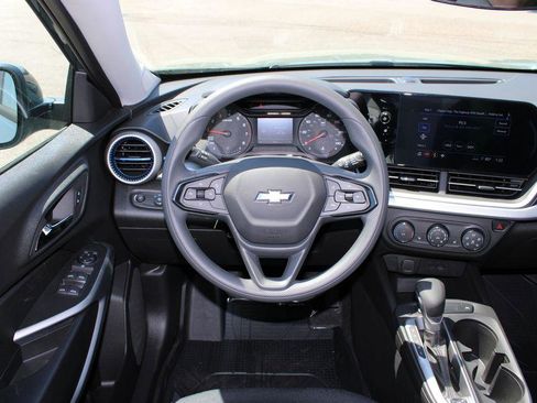 New 2026 Chevrolet Trax LS image 9