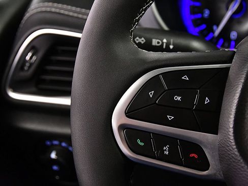 Used 2026 Chrysler Pacifica Limited FWD image 18