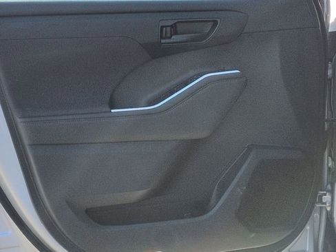 Certified 2023 Toyota Highlander LE image 14