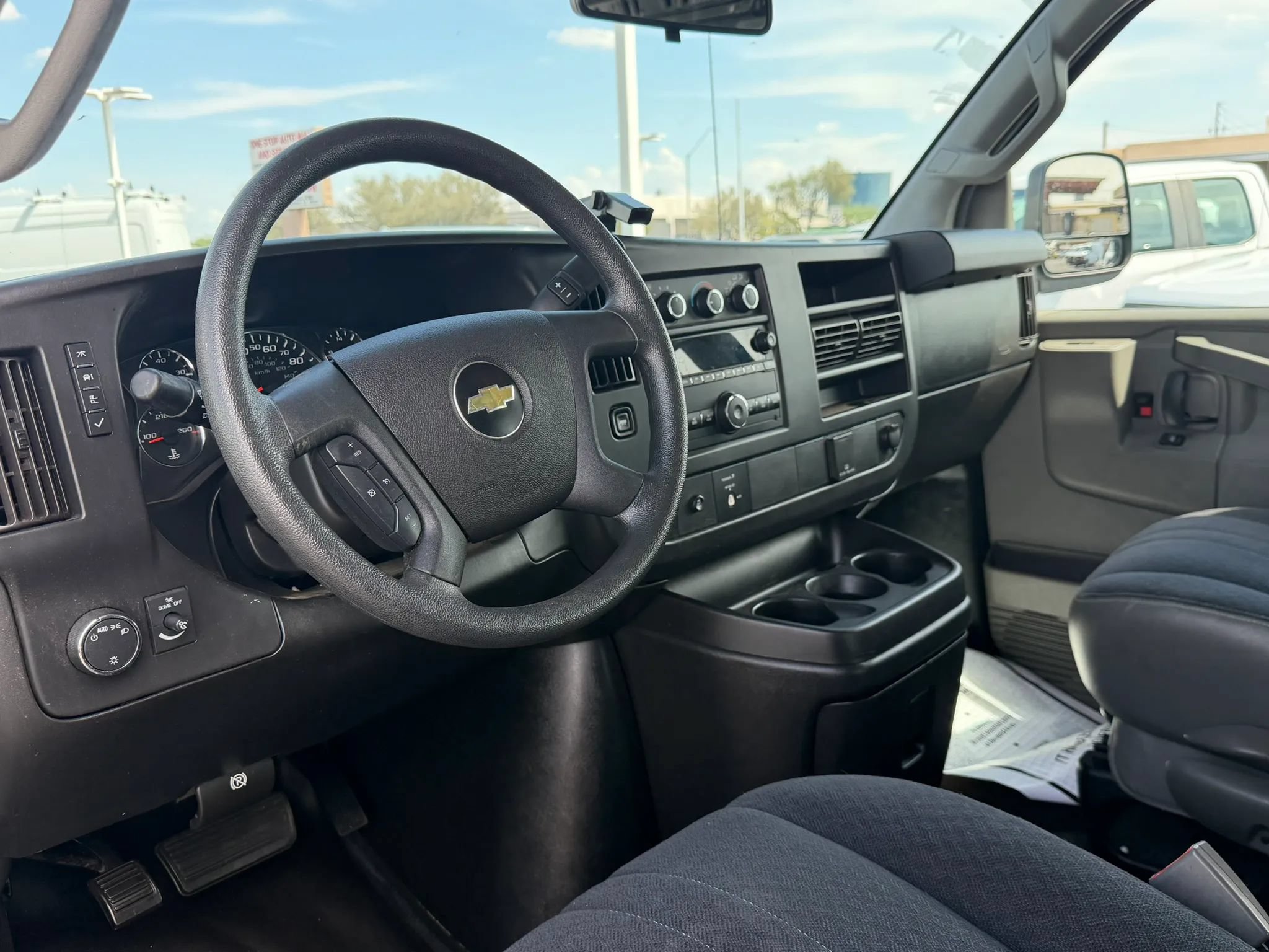 Used 2018 Chevrolet Express 2500 w/ Driver Convenience Package RWD image 17