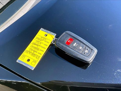 Used 2023 Toyota Camry XSE FWD image 13