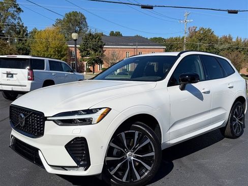 Used 2024 Volvo XC60 B5 Plus Dark w/ Climate Package image 3