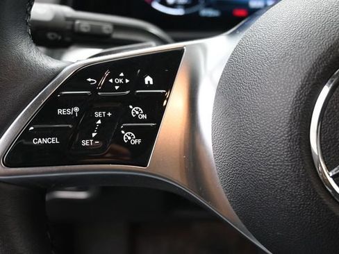 Used 2024 Mercedes-Benz GLB 250 4MATIC image 28