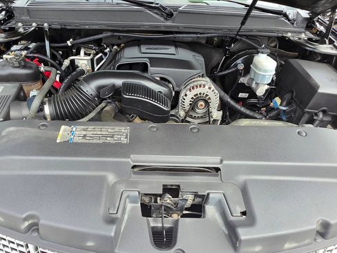 Used 2010 Cadillac Escalade ESV Platinum RWD image 64