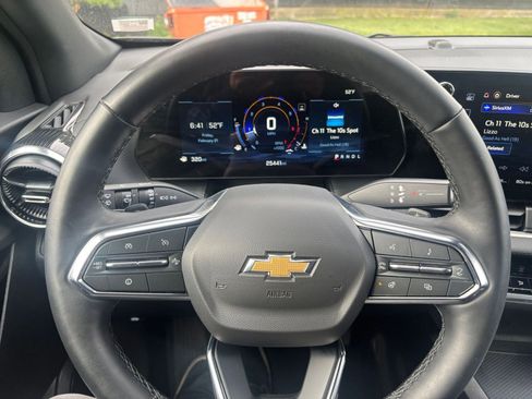 Used 2025 Chevrolet Equinox LT FWD image 33