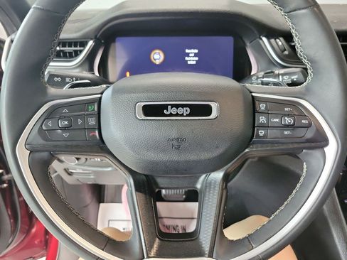 Used 2024 Jeep Grand Cherokee Altitude image 51