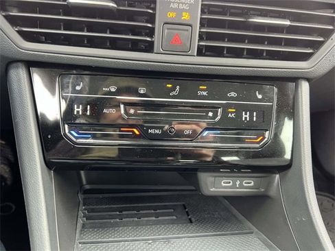 Certified 2025 Volkswagen Jetta SE image 23