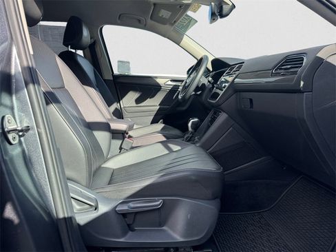 Certified 2022 Volkswagen Tiguan SE image 15
