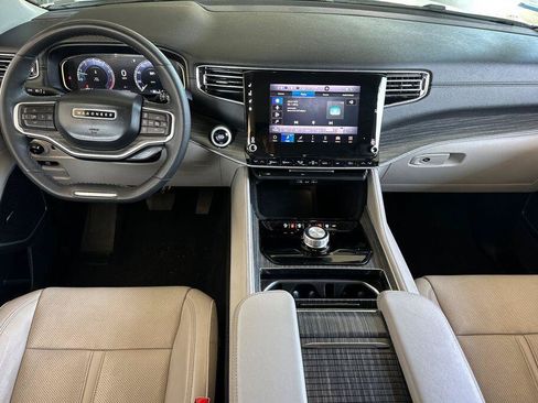 Used 2024 Jeep Wagoneer L Series II RWD image 13