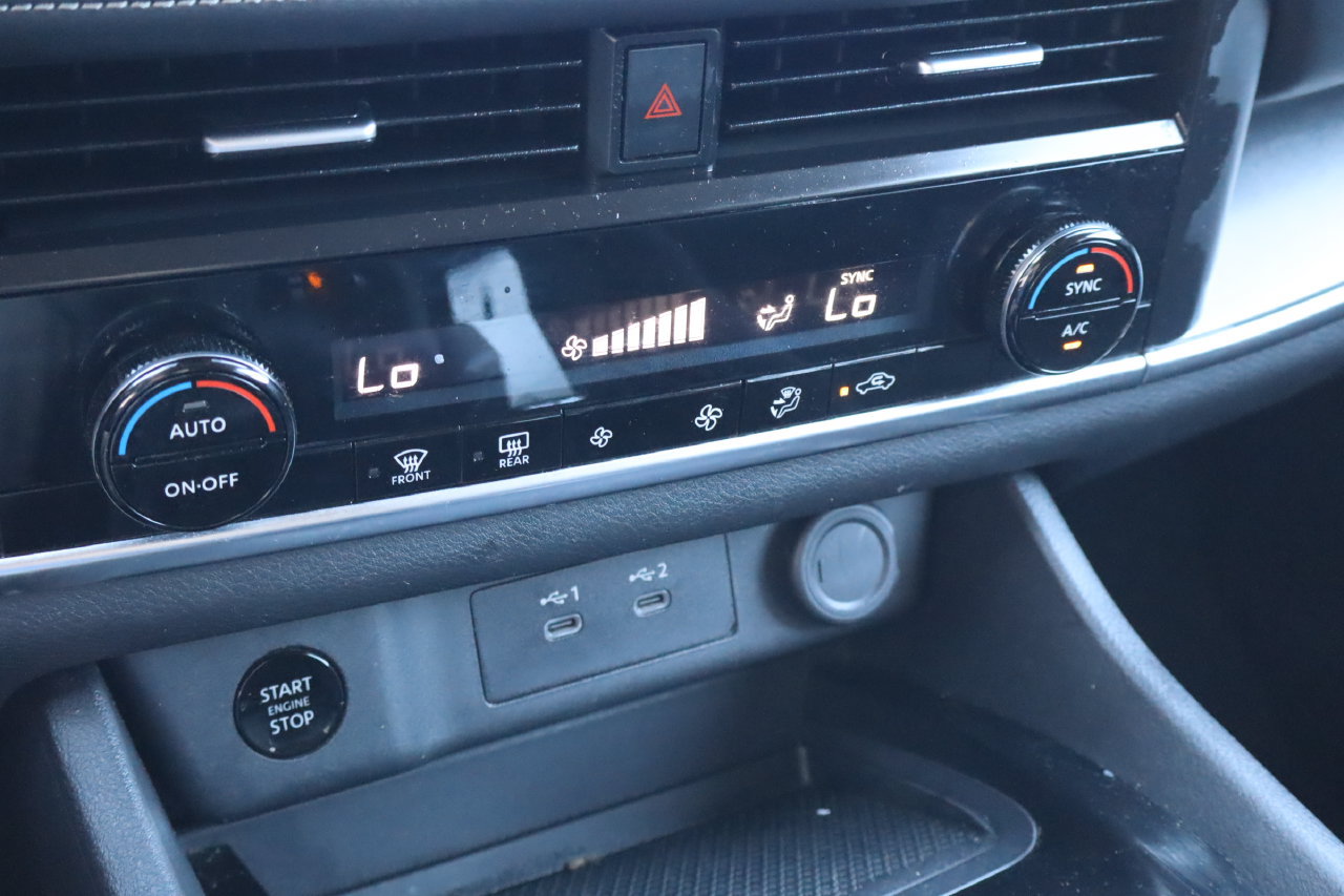 Used 2024 Nissan Rogue SV FWD image 23