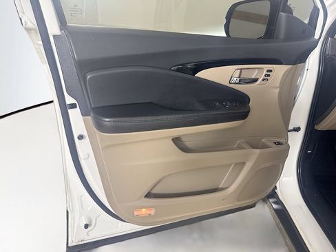 Used 2020 Honda Pilot Touring image 11