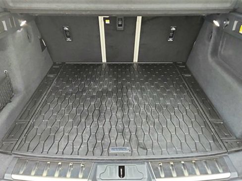 Used 2025 Jaguar F-PACE R-Dynamic S image 15