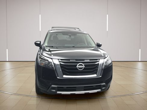 Certified 2025 Nissan Pathfinder Platinum w/ Cargo Package FWD image 2