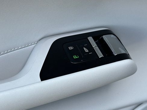 New 2025 Volvo EX90 Plus image 11