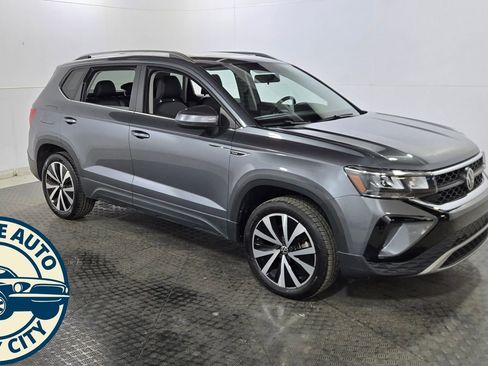 Used 2022 Volkswagen Taos SE FWD image 9