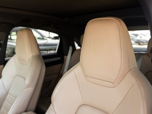 Certified 2023 Porsche Cayenne Platinum Edition image 23