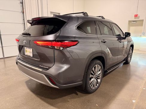 Used 2020 Toyota Highlander Platinum FWD image 5