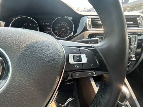Used 2017 Volkswagen Jetta SEL FWD image 18