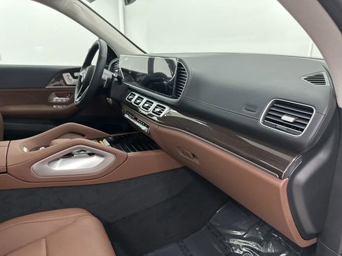 Used 2025 Mercedes-Benz GLS 450 4MATIC image 28