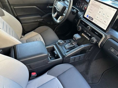 Used 2024 Toyota Tacoma TRD Off-Road image 18