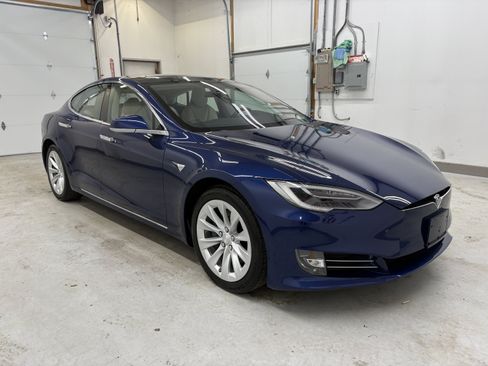 Used 2017 Tesla Model S 75D AWD/4WD image 5