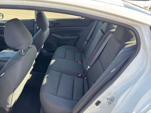 Used 2025 Nissan Altima 2.5 SV FWD image 25