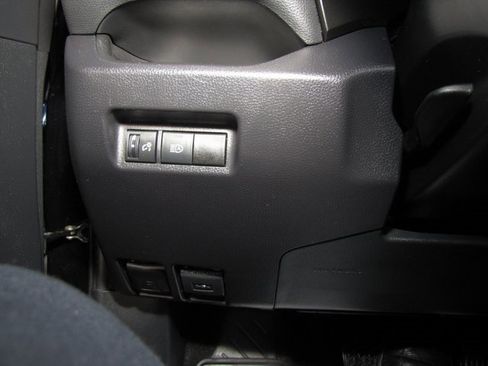 Used 2019 Toyota RAV4 XLE image 7