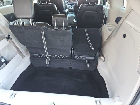 Used 2024 Chrysler Pacifica Touring-L image 25