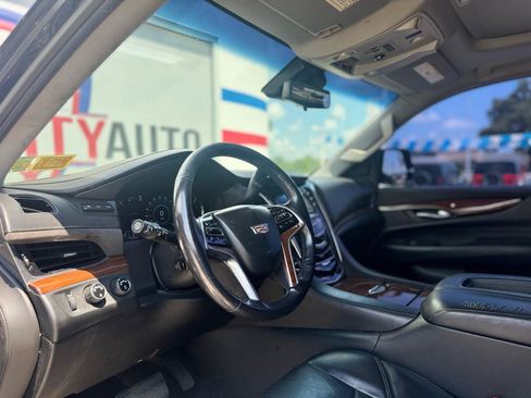 Used 2019 Cadillac Escalade ESV Luxury AWD/4WD image 40