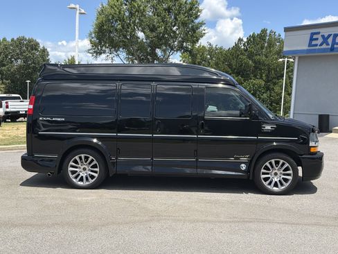 Used 2021 Chevrolet Express 2500 RWD image 13