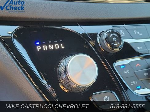 Used 2025 Chrysler Pacifica Select FWD image 16