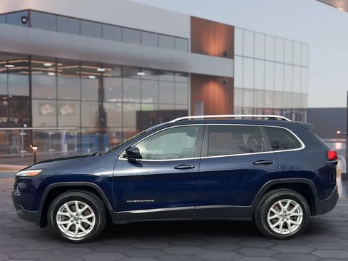 Used 2016 Jeep Cherokee Latitude w/ Comfort/Convenience Group image 8