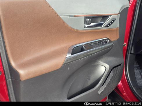 Used 2021 Toyota Venza XLE image 11