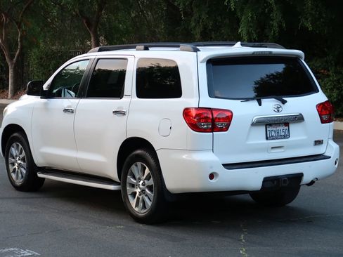 Used 2014 Toyota Sequoia Limited AWD/4WD image 4