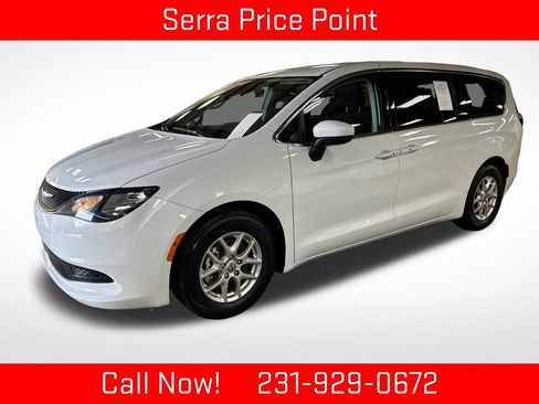 Used 2023 Chrysler Voyager LX FWD image 1