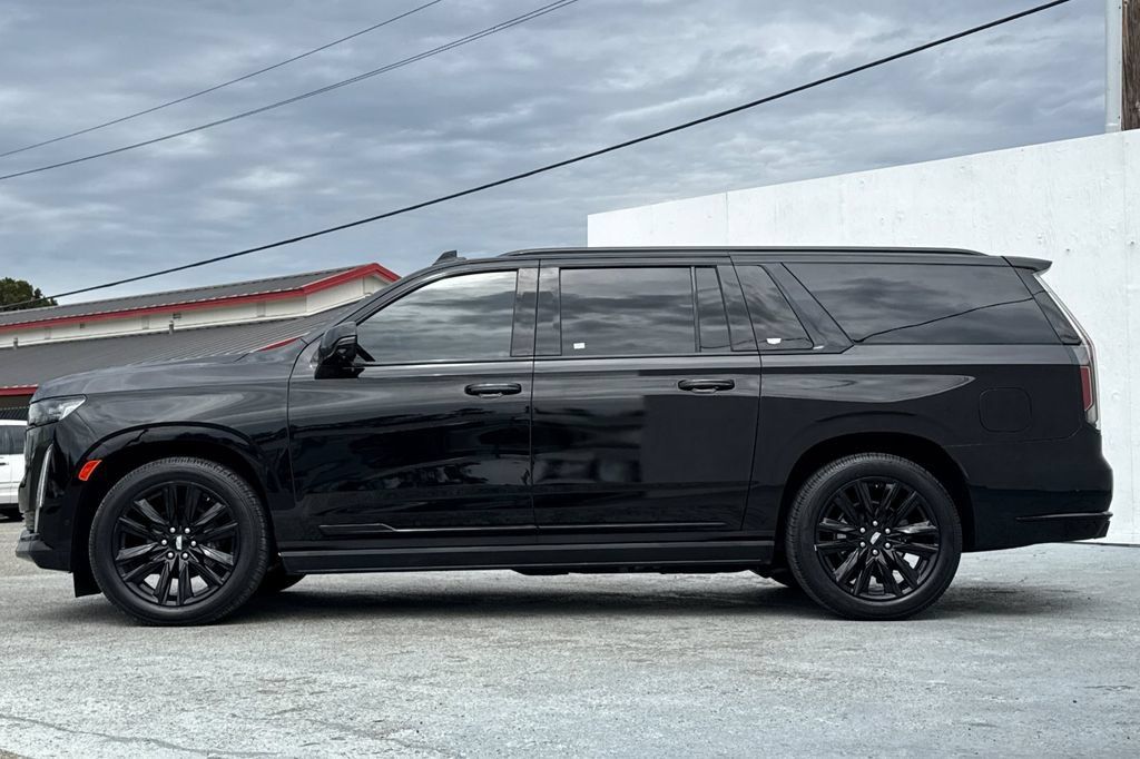 Used 2022 Cadillac Escalade ESV Sport w/ Touring Package AWD/4WD image 6