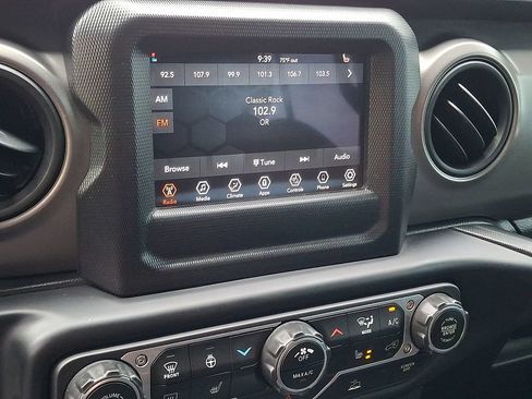 Used 2022 Jeep Wrangler Unlimited Sport AWD/4WD image 3