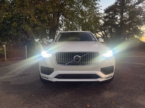 Used 2020 Volvo XC90 T6 Momentum image 2