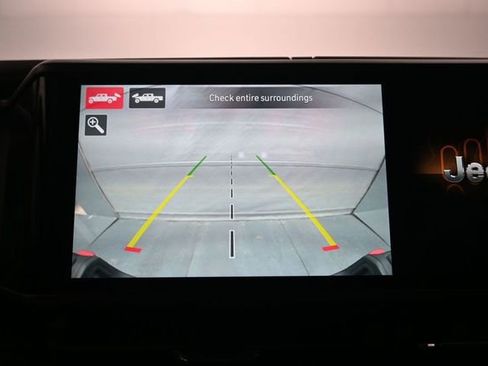 Used 2024 Jeep Gladiator Rubicon w/ Technology Group image 17