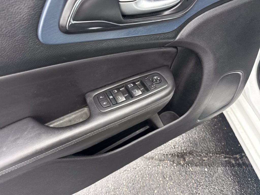 Used 2015 Chrysler 200 S w/ Comfort Group FWD image 20