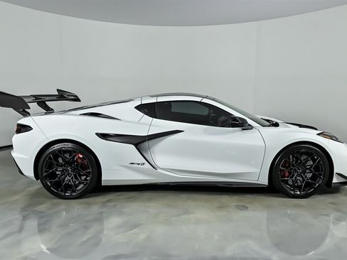 Used 2026 Chevrolet Corvette ZR1 w/ ZR1 Carbon Fiber Aero Package RWD image 11