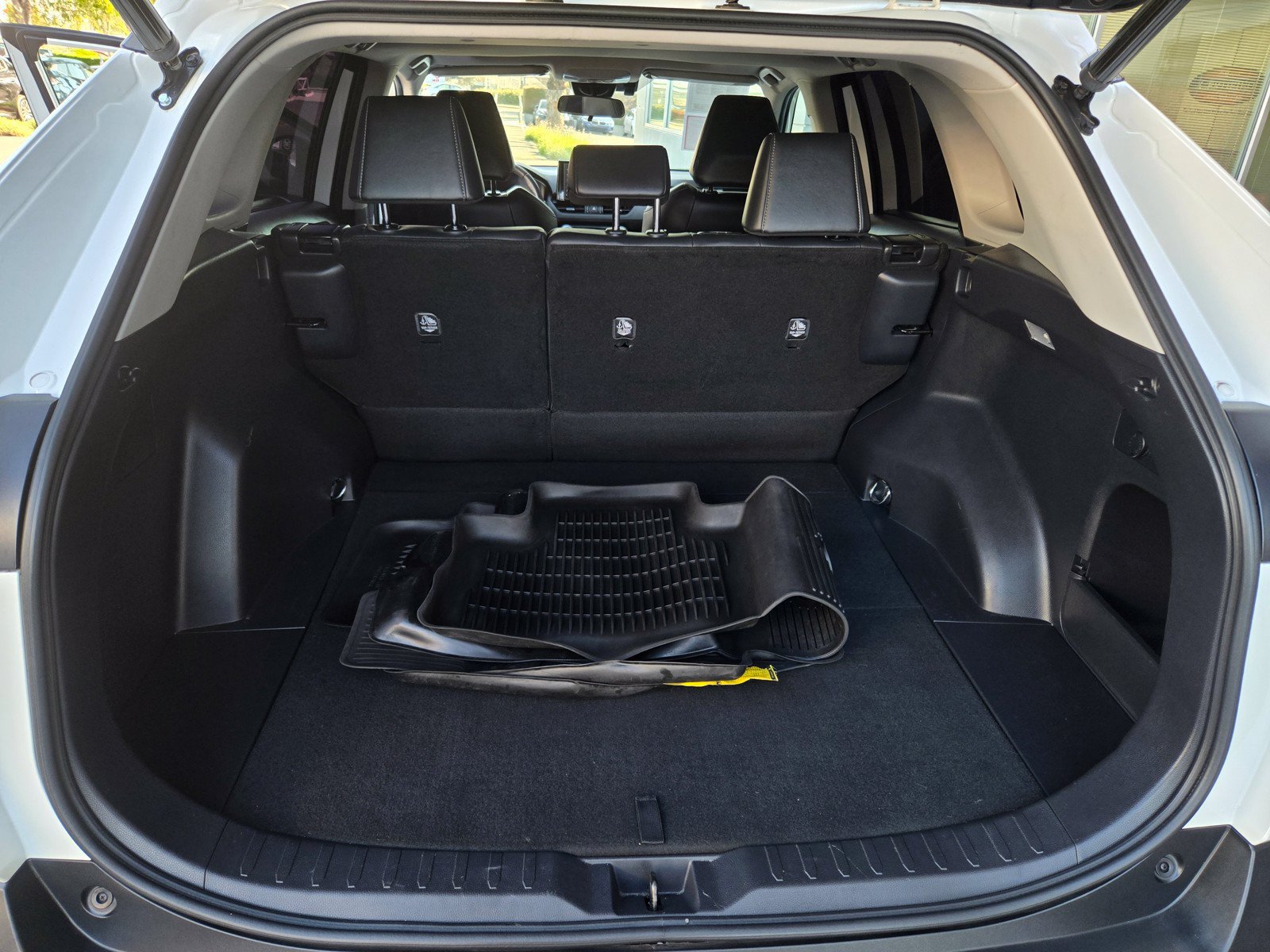 Certified 2021 Toyota RAV4 XLE Premium FWD image 25