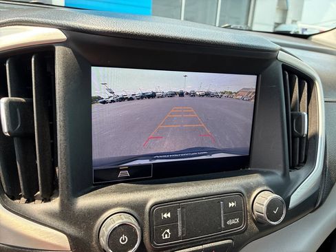 Used 2022 GMC Terrain SLT w/ Infotainment Package II FWD image 16