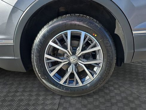 Used 2020 Volkswagen Tiguan SE image 37