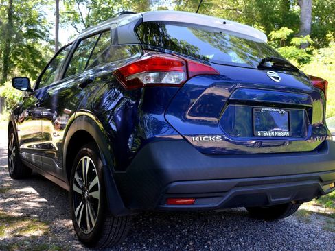 Used 2019 Nissan Kicks SV image 6