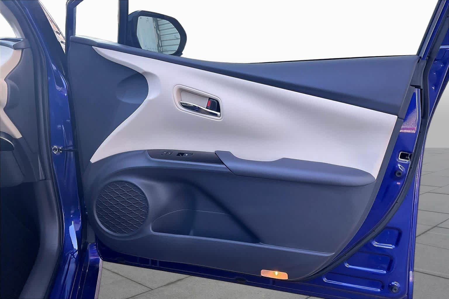 Used 2018 Toyota Prius Three FWD image 23
